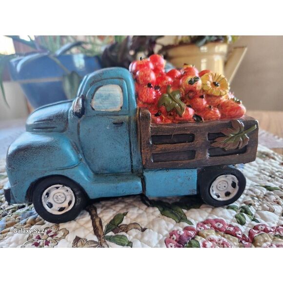 Decorative Fall vintage truck with pumpkins decoration - Picture 5 of 7